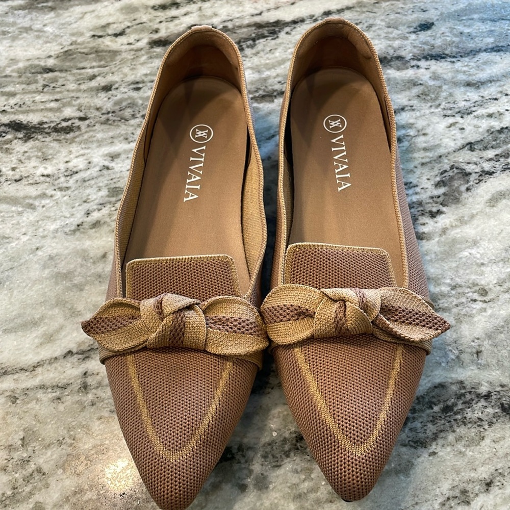 Vivaia Pointed Toe Flat with Bow Color: Latte Size 9.5